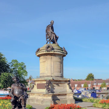 Shakespeare Memorial, donated by Lord Ronald Gower, in the Bancroft Gardens next to the River Avon, Stratford upon Avon, Warwickshire, England, UK
