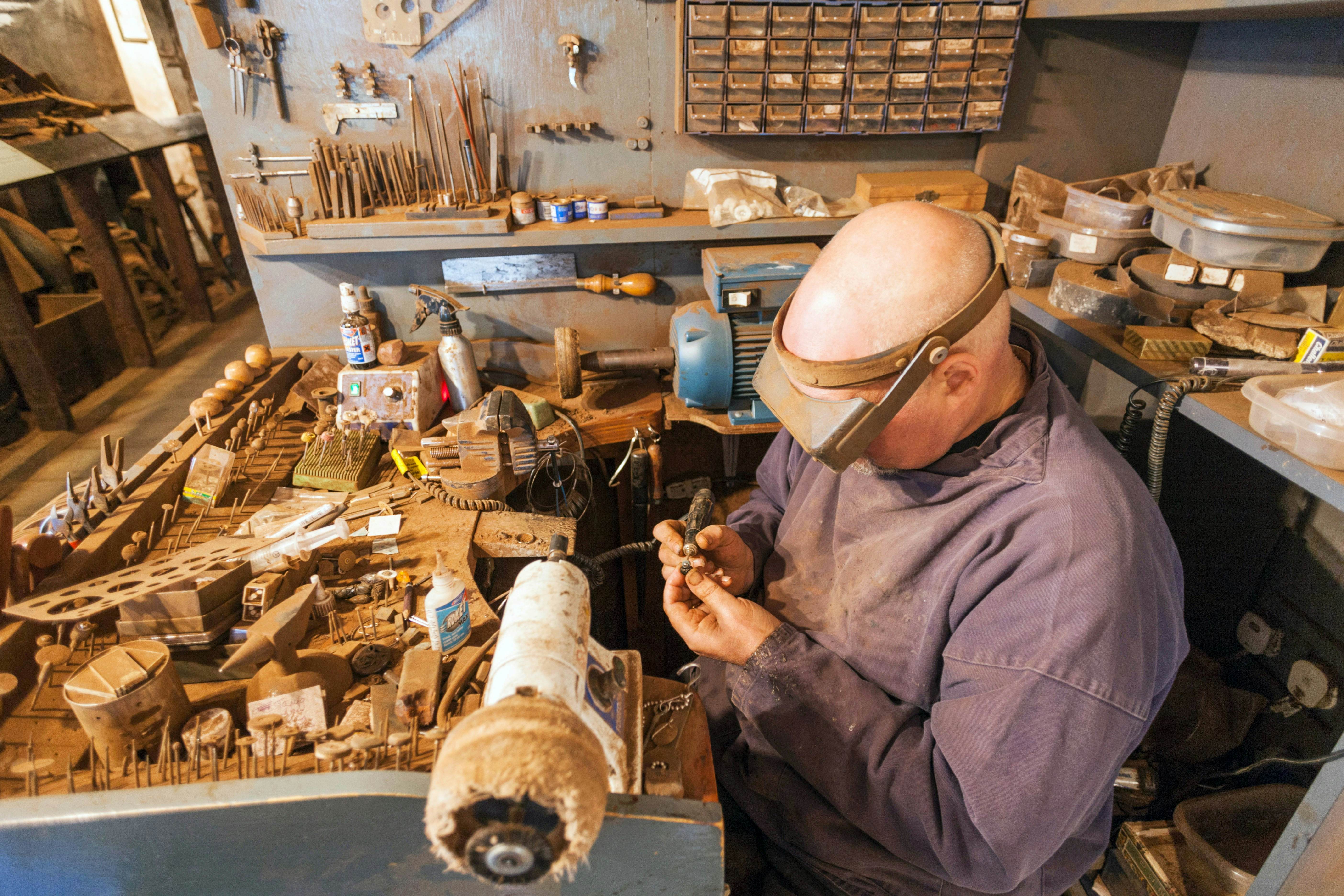 ED091G England, Yorkshire, Whitby, Whitby Jet Heritage Centre, Jewellery Manufacturing