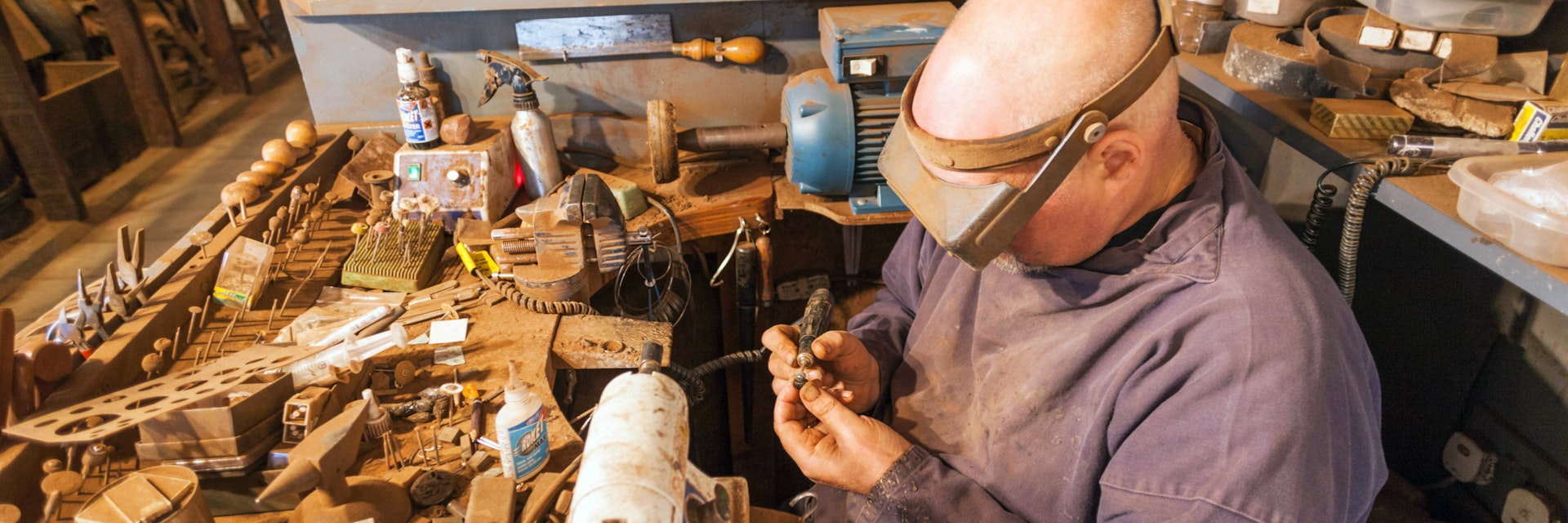 ED091G England, Yorkshire, Whitby, Whitby Jet Heritage Centre, Jewellery Manufacturing