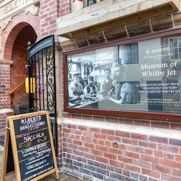 RK21BH Museum of Whitby jet by W Hamond in the harbour town of Whitby in North Yorkshire,England