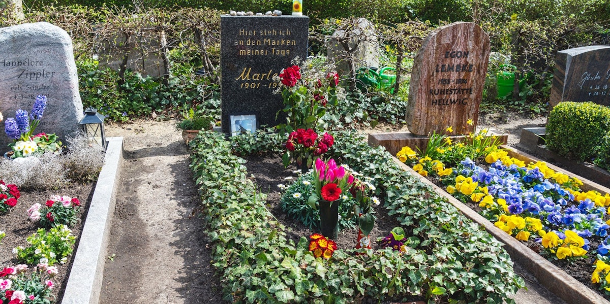 Berlin 2021: Marlene Dietrich honorary grave of the state of Berlin. The inscription reads "Hier steh ich an den Marken meiner Tage" (literally: "Here I am standing at the border stones of my days")