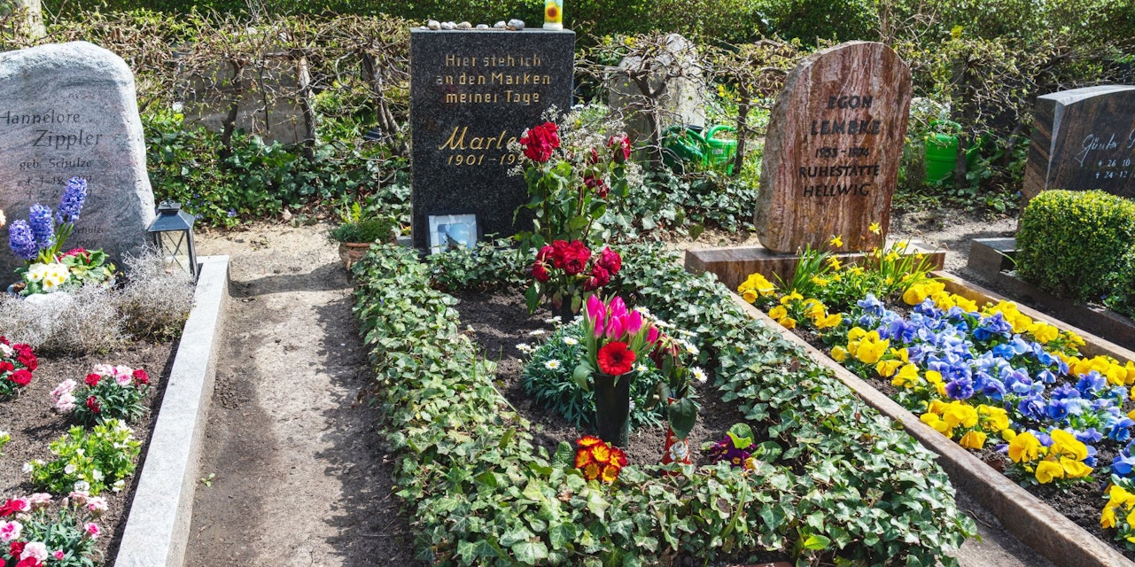 Berlin 2021: Marlene Dietrich honorary grave of the state of Berlin. The inscription reads "Hier steh ich an den Marken meiner Tage" (literally: "Here I am standing at the border stones of my days")
