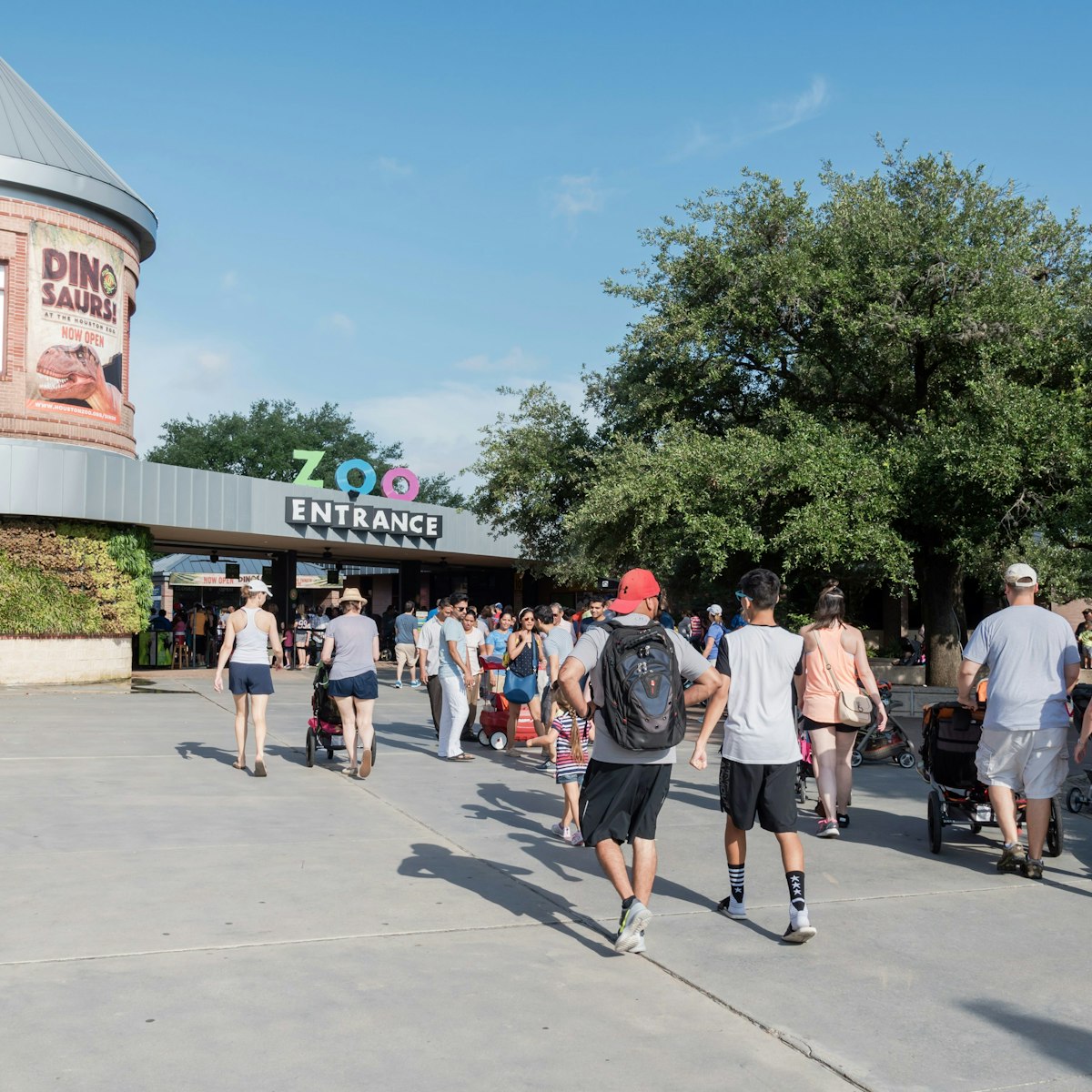 HOUSTON, US-JUN 25, 2016: Visitors entering the Houston Zoo, a 55-acre zoological park located in Hermann Park, Houston, Texas. It houses over 6,000 animals, and receives 1.8 million visitors per year
