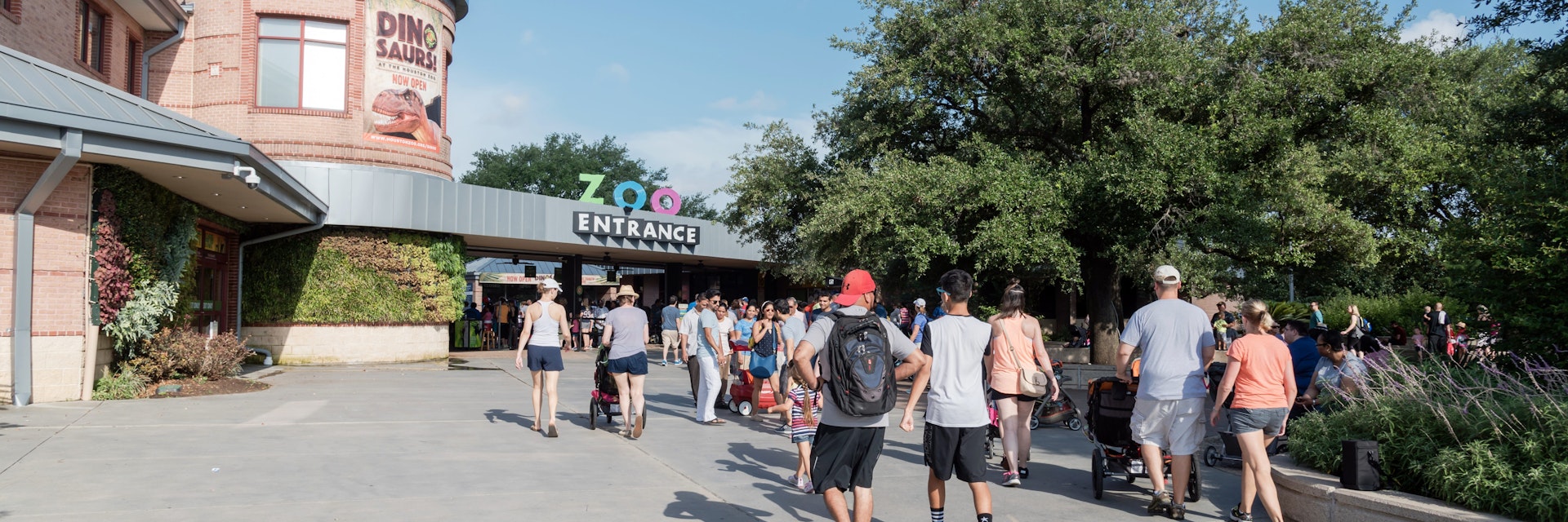 HOUSTON, US-JUN 25, 2016: Visitors entering the Houston Zoo, a 55-acre zoological park located in Hermann Park, Houston, Texas. It houses over 6,000 animals, and receives 1.8 million visitors per year