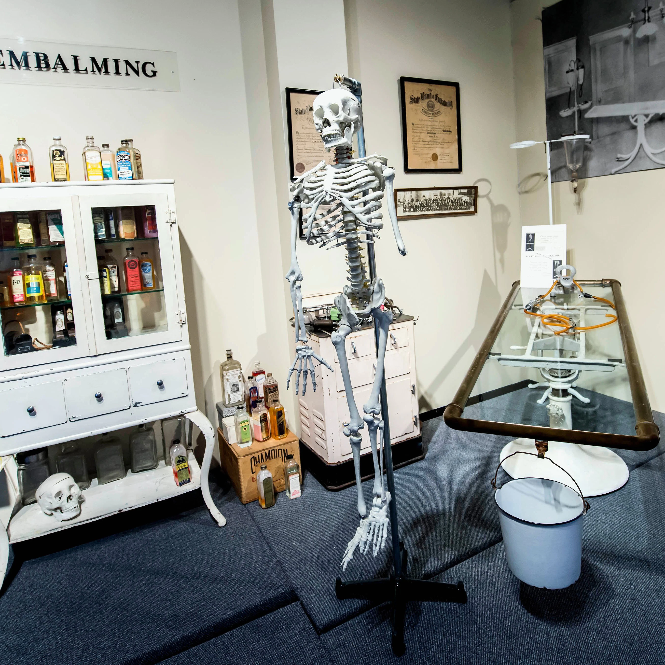 FW82M3 Houston, Texas, USA. 31st Mar, 2016. Founded in 1992, and housing America's largest collection of historical funeral service items in a 20,500 square-foot facility, the National Museum of Funeral History celebrates the heritage of the funeral services industry with 13 permanent and additional special exhibits. © Brian Cahn/ZUMA Wire/Alamy Live News