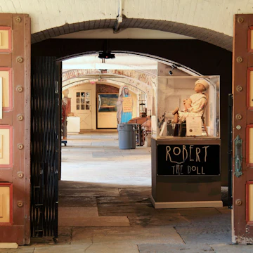 PX7F3T The supposedly haunted Robert the Doll is one of the prime attractions found at the East Martello Tower art gallery in the city of Key West, Florida
Fort East Martello Museum & Gardens