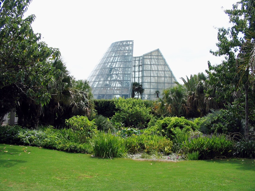 San Antonio botanical gardens. Architect: Emilio Ambasz