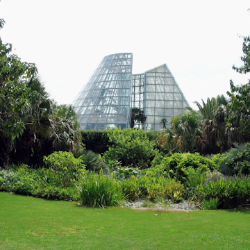 San Antonio botanical gardens. Architect: Emilio Ambasz