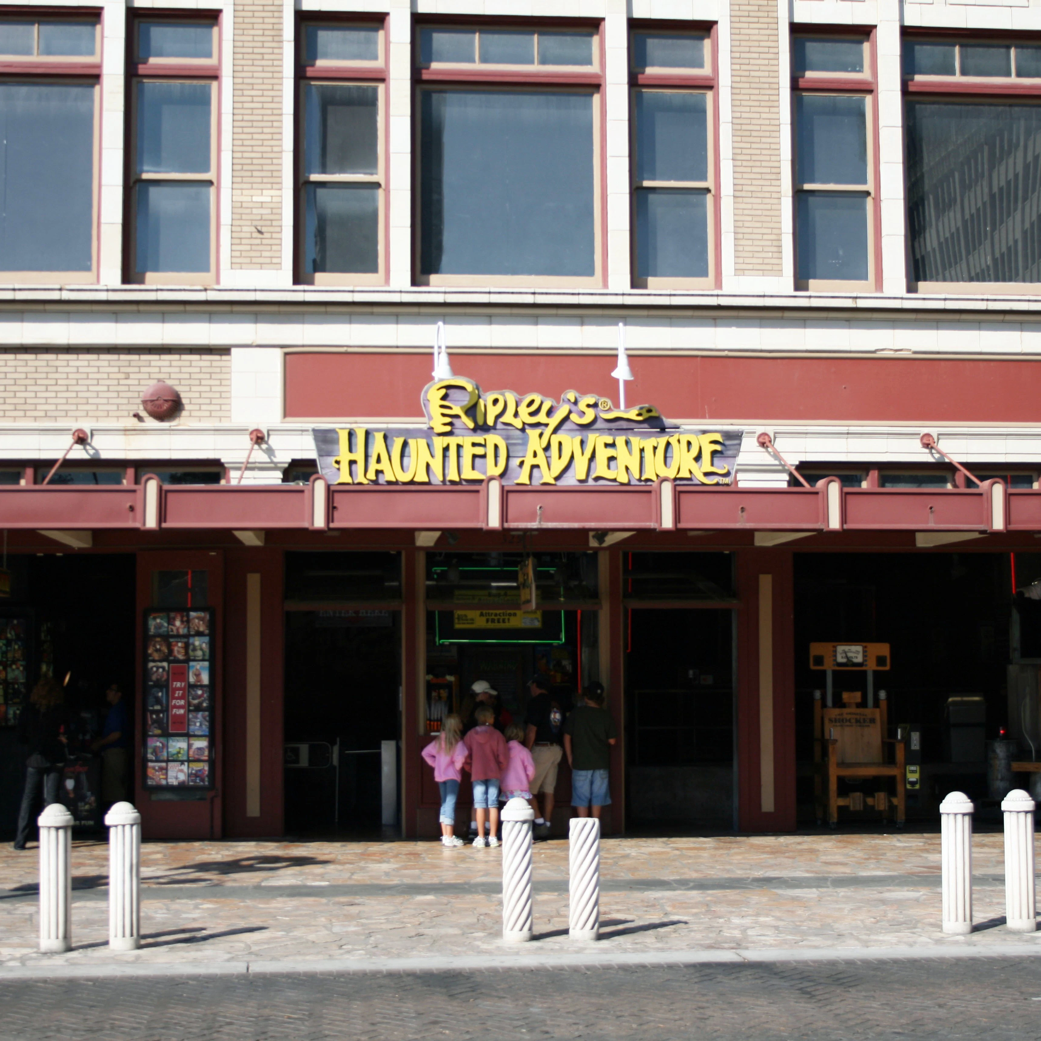 AK311J exterior of Ripley's Haunted Adventure San Antonio Texas November 2007
Ripley's Alamo Plaza Attractions