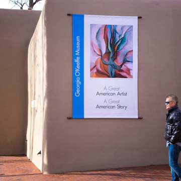 Santa Fe, NM: People outside the Georgia O’Keeffe Museum in downtown Santa Fe, NM on a winter day.