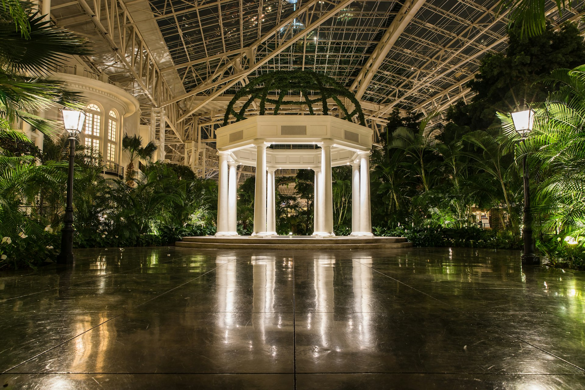 The Gaylord Opryland Hotel & Convention Center has an atrium with this gazebo fountain
