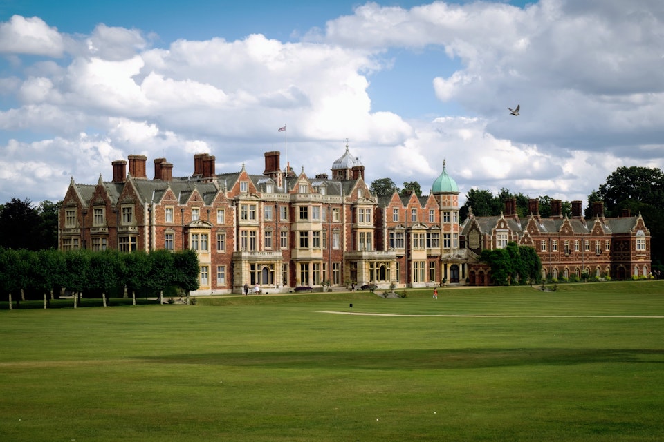 Located in Norfolk, Sandringham House is one of two personal and private residences owned by the English Royal Family. The residence - which is occupied since Elizabethan times - is one of the most loved by the Queen, who uses to spend here the Christmas Day and year-end holidays.