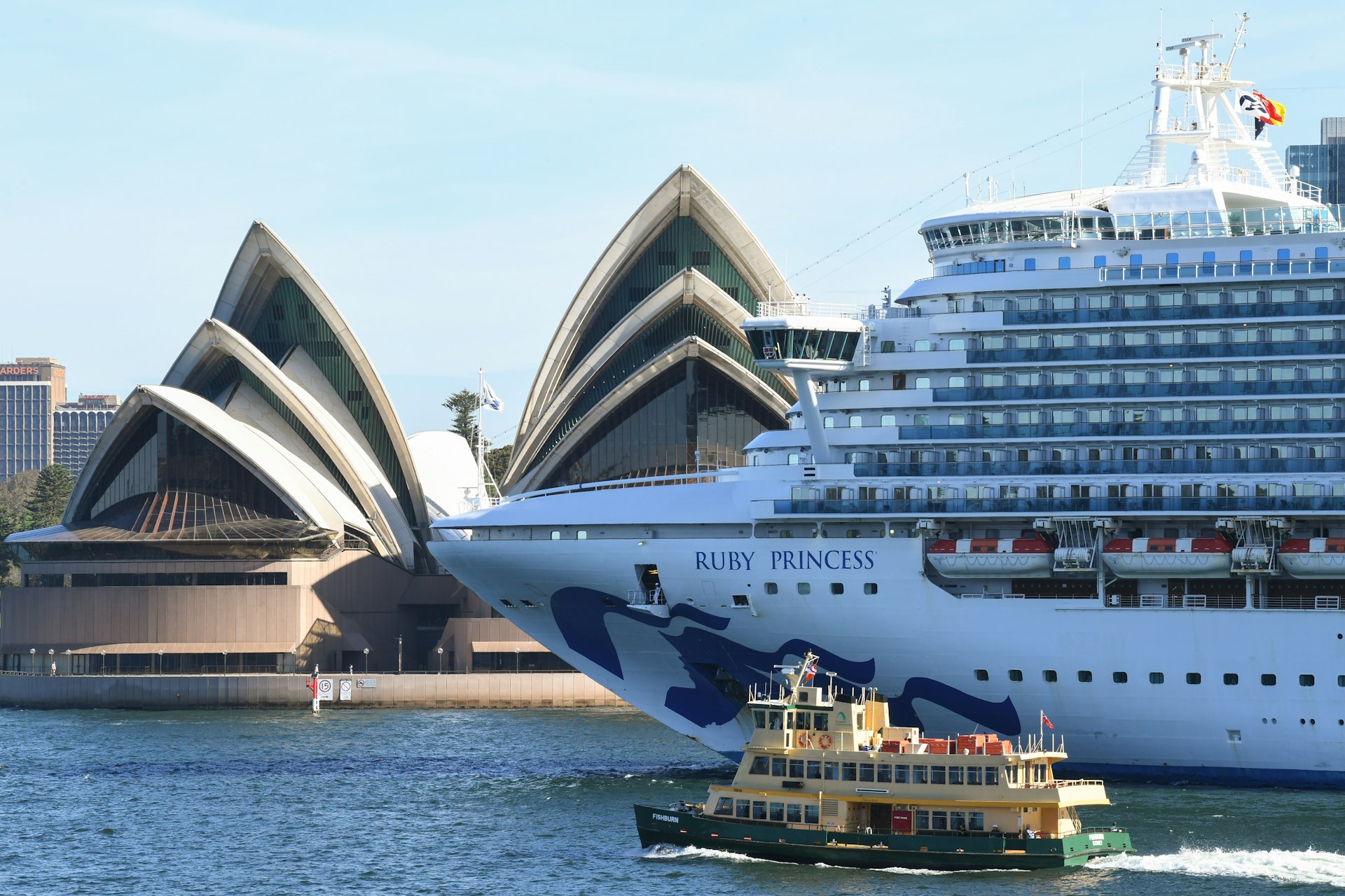 Ruby Princess Cruise ship departs Sydney, Australia
