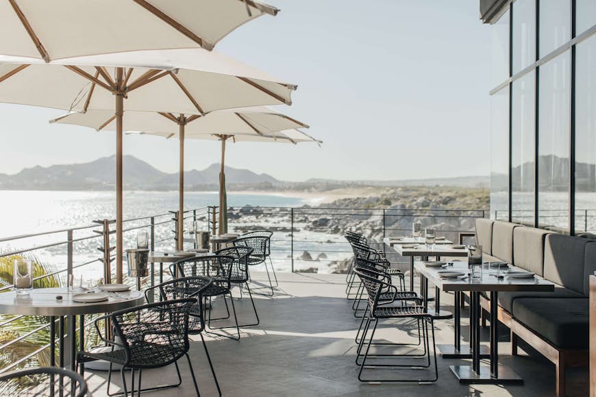 Uteservering på Manta, Enrique Olveras restaurang på The Cape, ett Thompson Hotel 