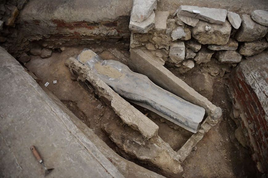 Ce qu’il y a à l’intérieur du sarcophage découvert à Notre-Dame de Paris