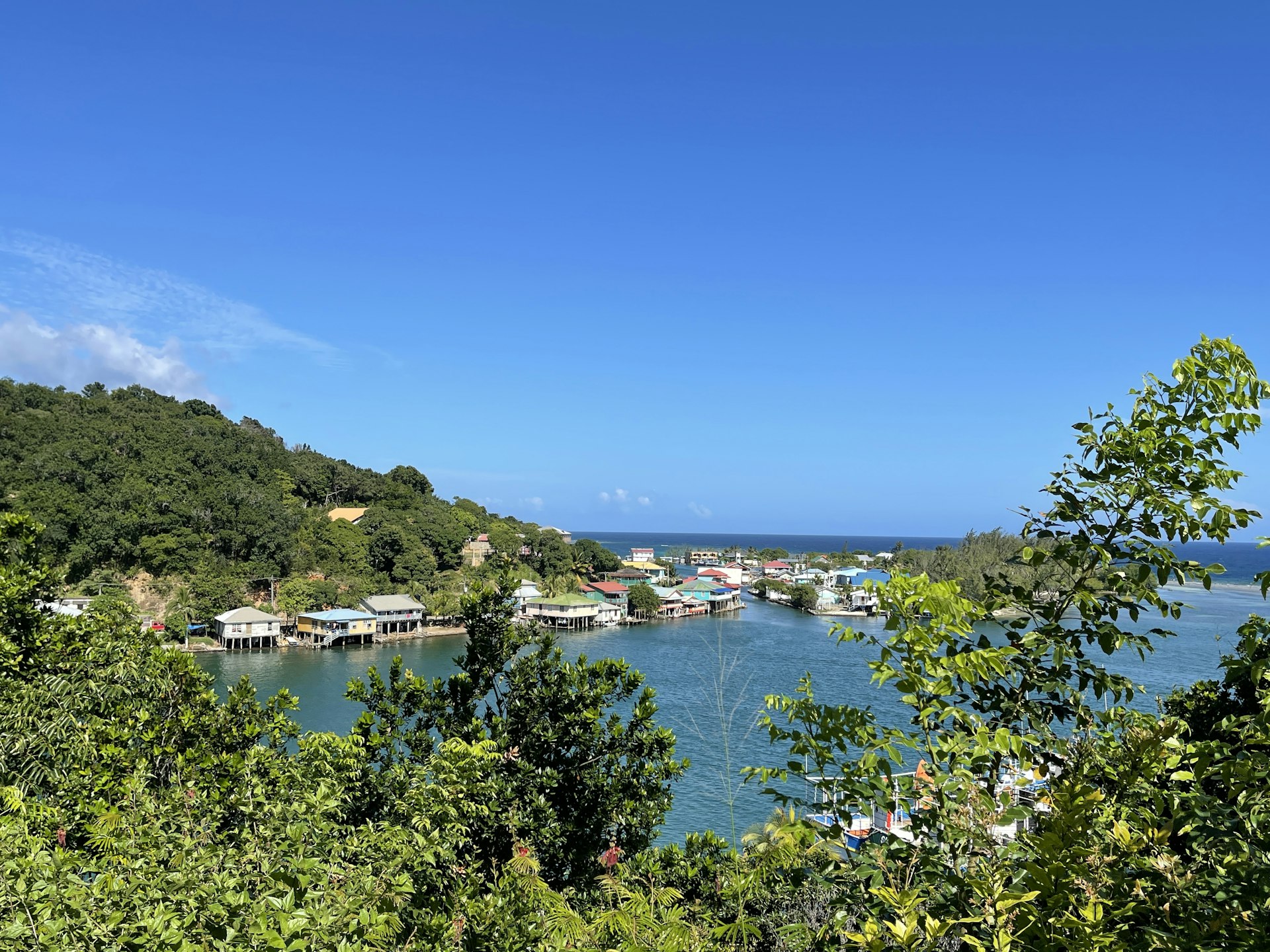 The picturesque Oakridge bay in Honduras