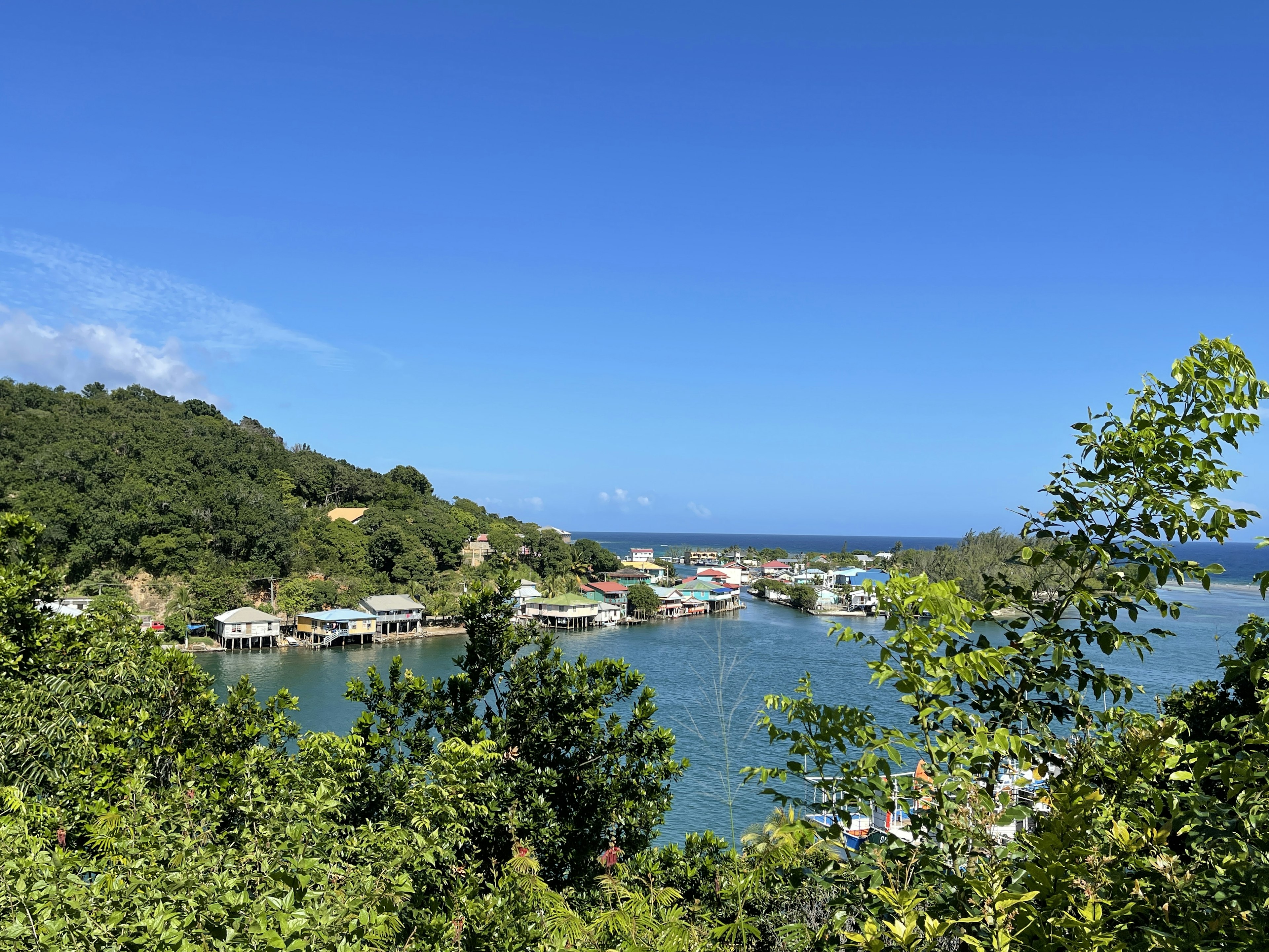 The picturesque Oakridge bay in Honduras