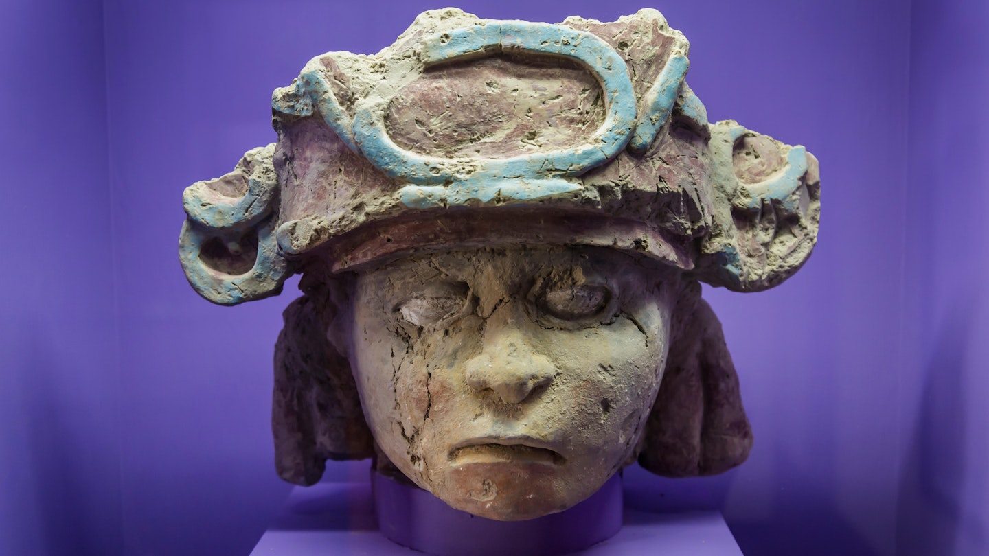 MWKFNK Pre-Hispanic Art Museum Rufino Tamayo, Human head, rare sculpture made of mud without firing with original colour, late classical period of Mixtec, 75