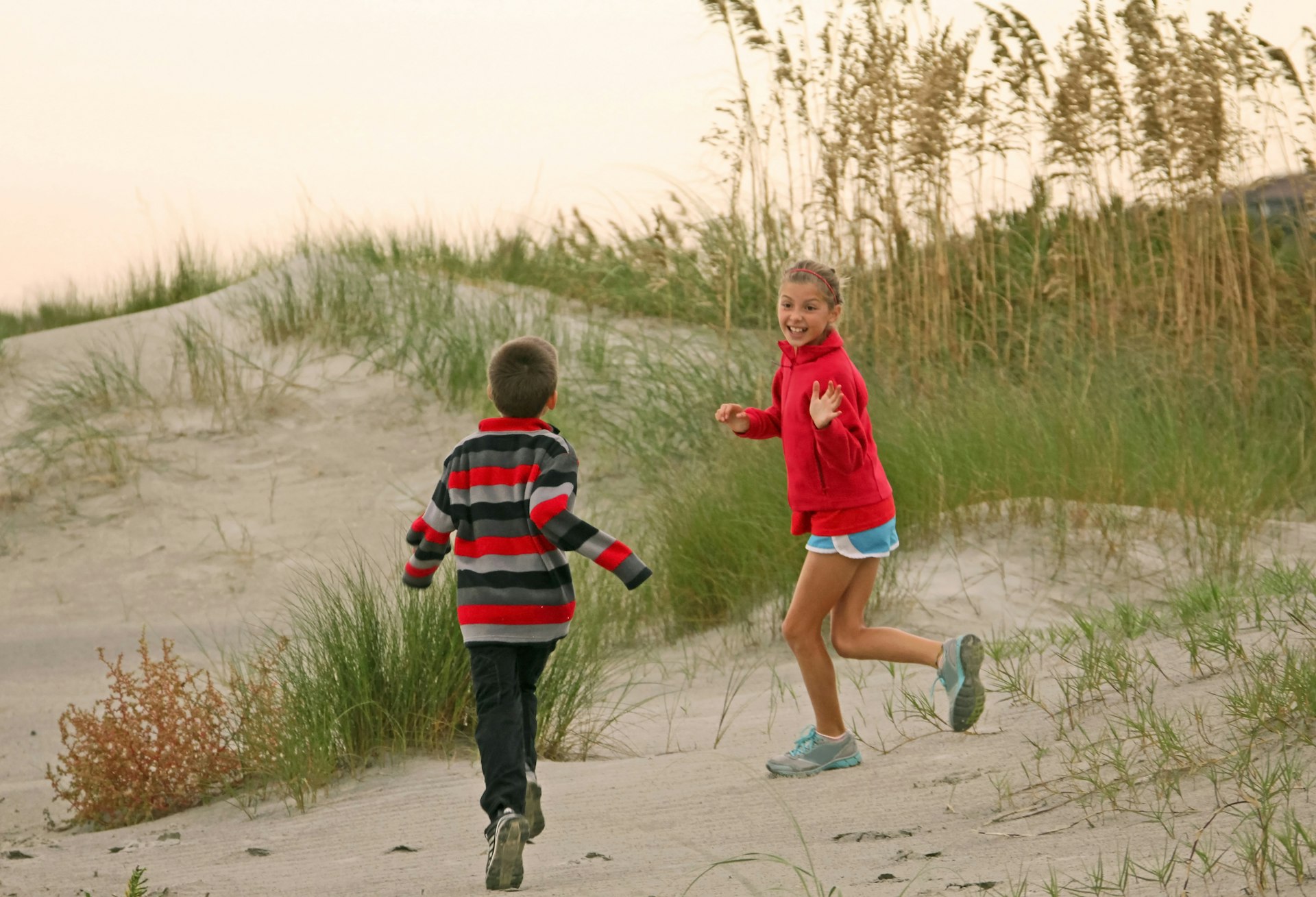 Kids having fun in the dunes on the beach in Sullivan’s Island, near Charleston, South Carolina, The South, USA