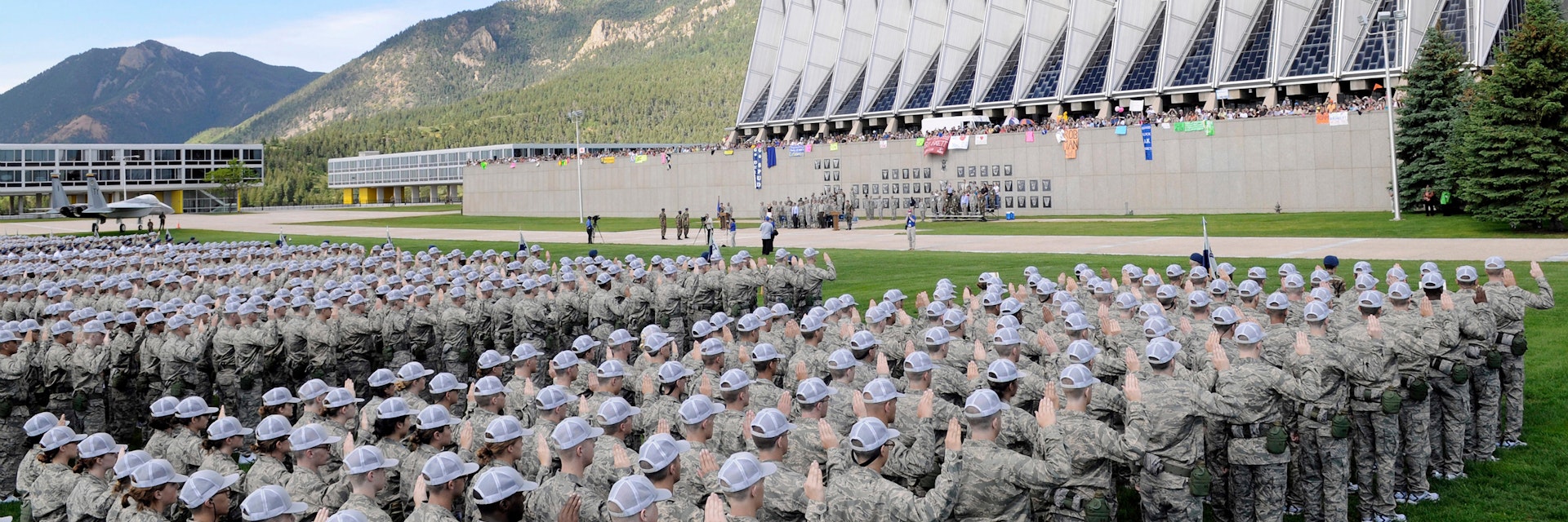 G3YYM0 Cadets recite the Oath of Allegiance.

June 26, 2009 - The 1,376 members of the Class of 2013 recites the Oath of Allegiance in front of the cadet chapel, family and friends during their first formation at the U.S. Air Force Academy in Colorado Springs, Colorado
