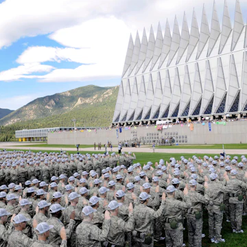 G3YYM0 Cadets recite the Oath of Allegiance.
June 26, 2009 - The 1,376 members of the Class of 2013 recites the Oath of Allegiance in front of the cadet chapel, family and friends during their first formation at the U.S. Air Force Academy in Colorado Springs, Colorado