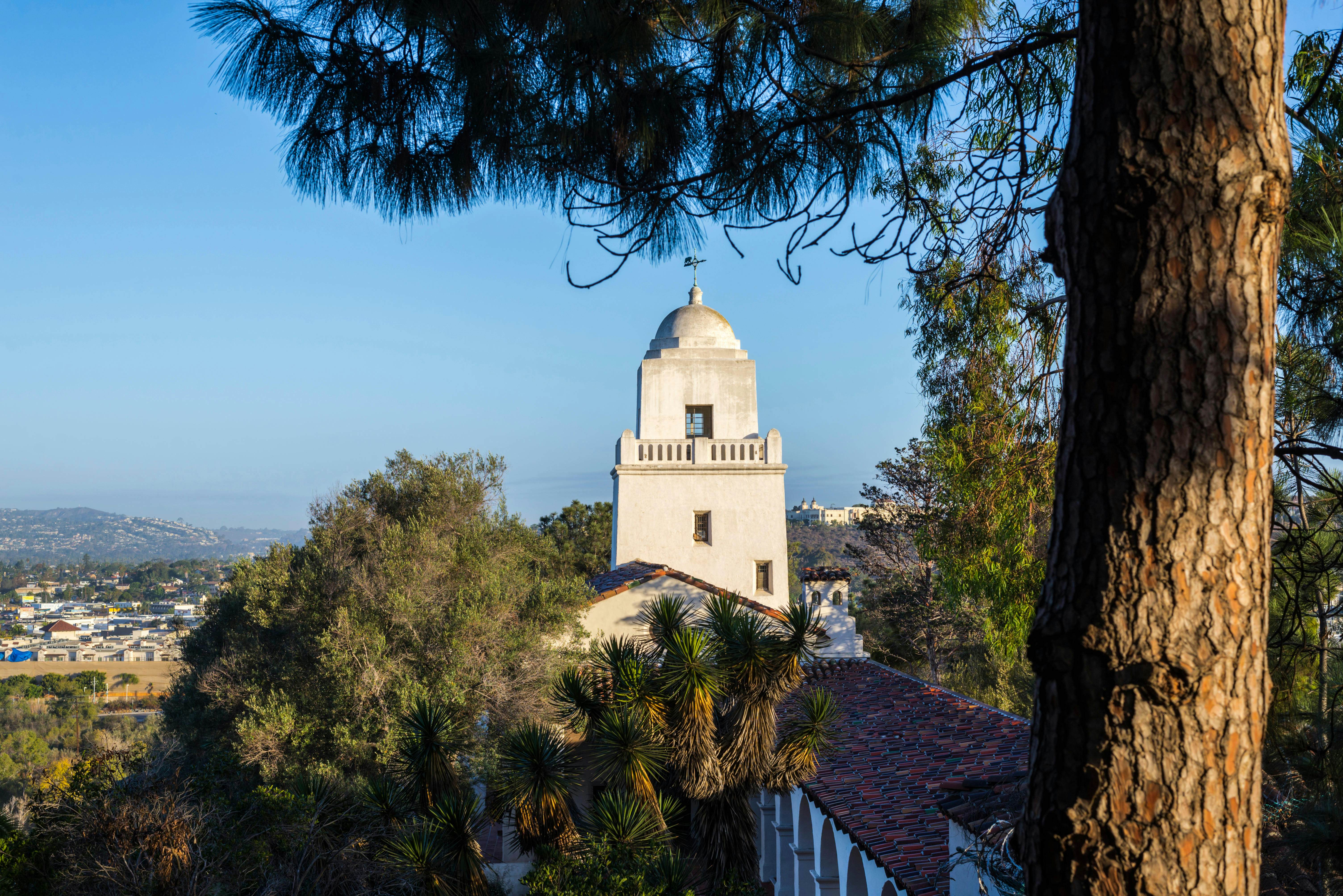 EGX26Y View of the Junipero Serra Museum building in the morning. Presidio Park,  San Diego, California, United States.

Presidio Hill
