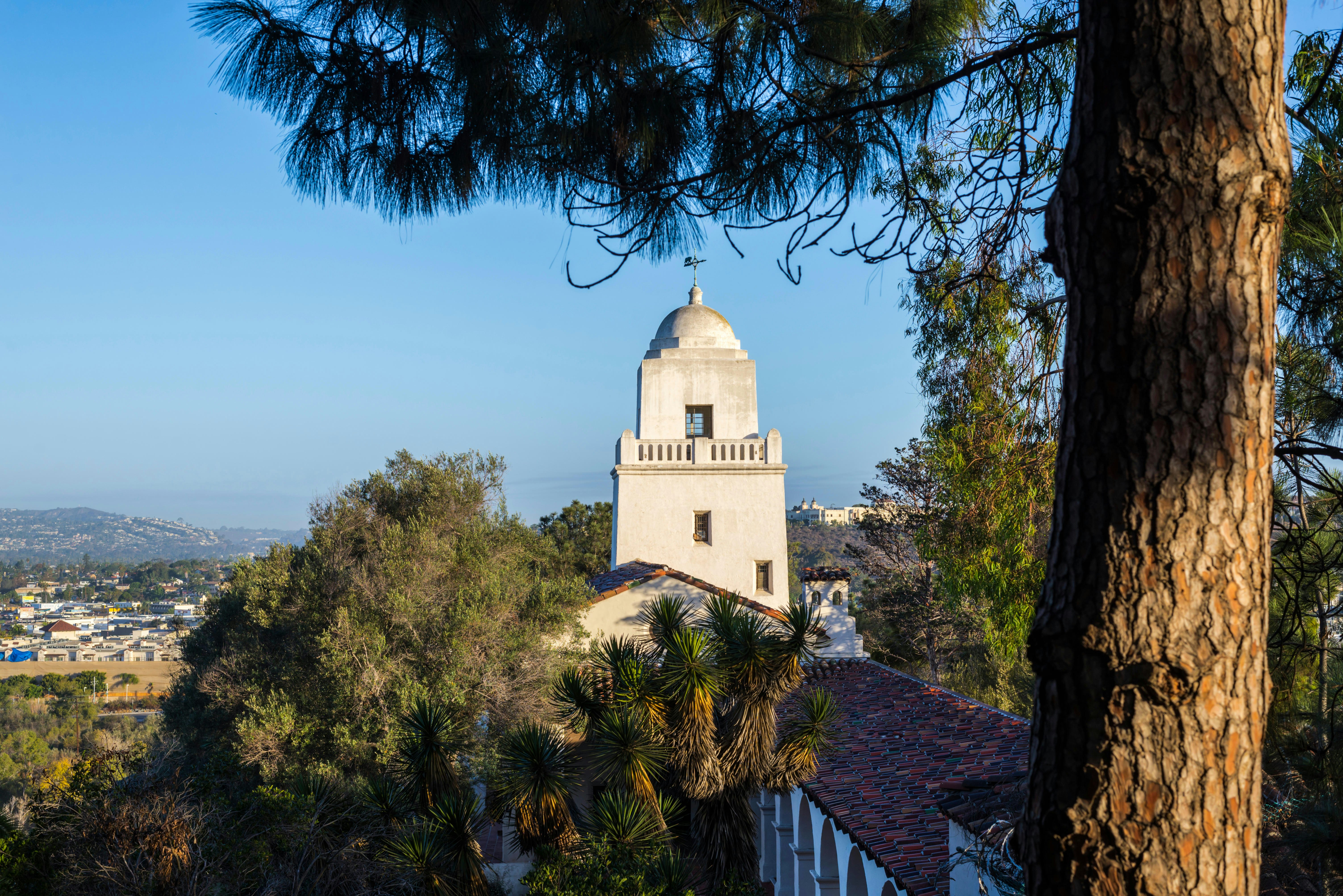 EGX26Y View of the Junipero Serra Museum building in the morning. Presidio Park,  San Diego, California, United States.

Presidio Hill