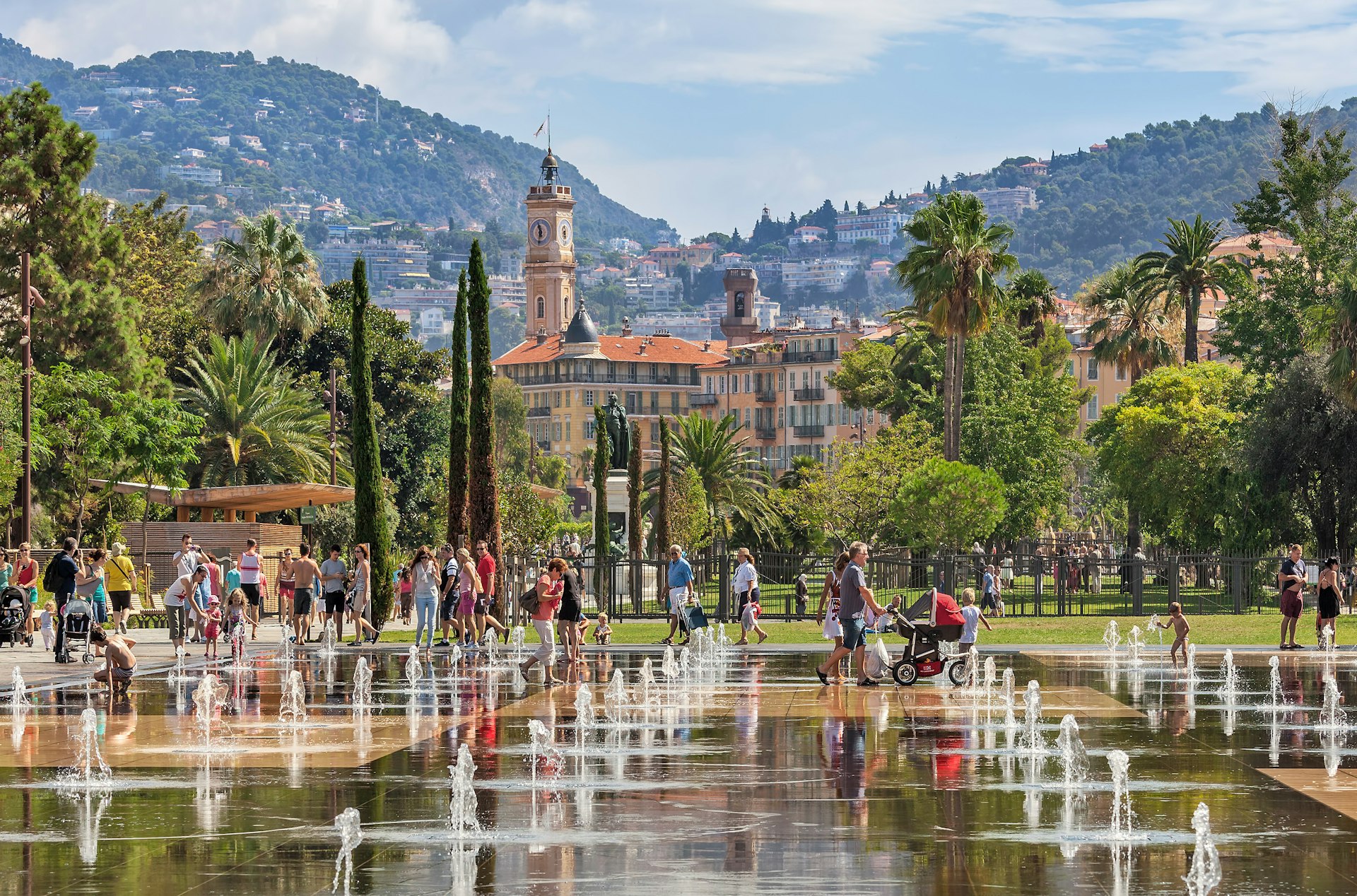 People walking and playing among the fountains at Promenade du Paillon in Nice