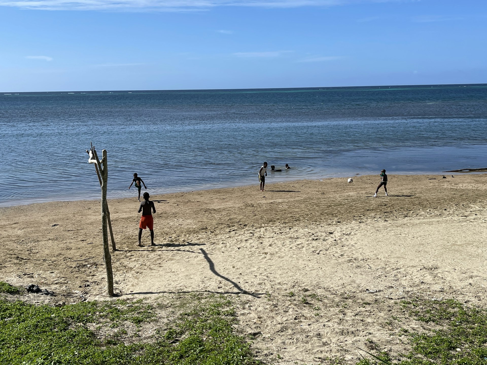 A soccer game on the beach of Roatán