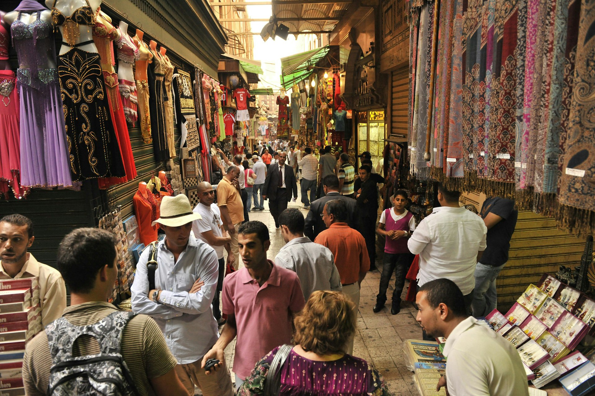 People shopping and trading in a market in Cairo, which is accessible via train when traveling around Egypt
