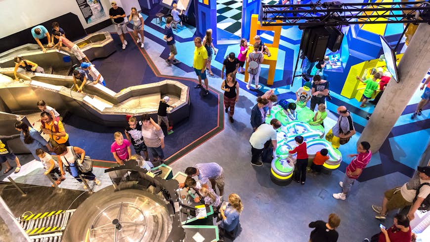A hands-on gallery where children are playing with water and construction materials at Amsterdam's Nemo Science Musem
