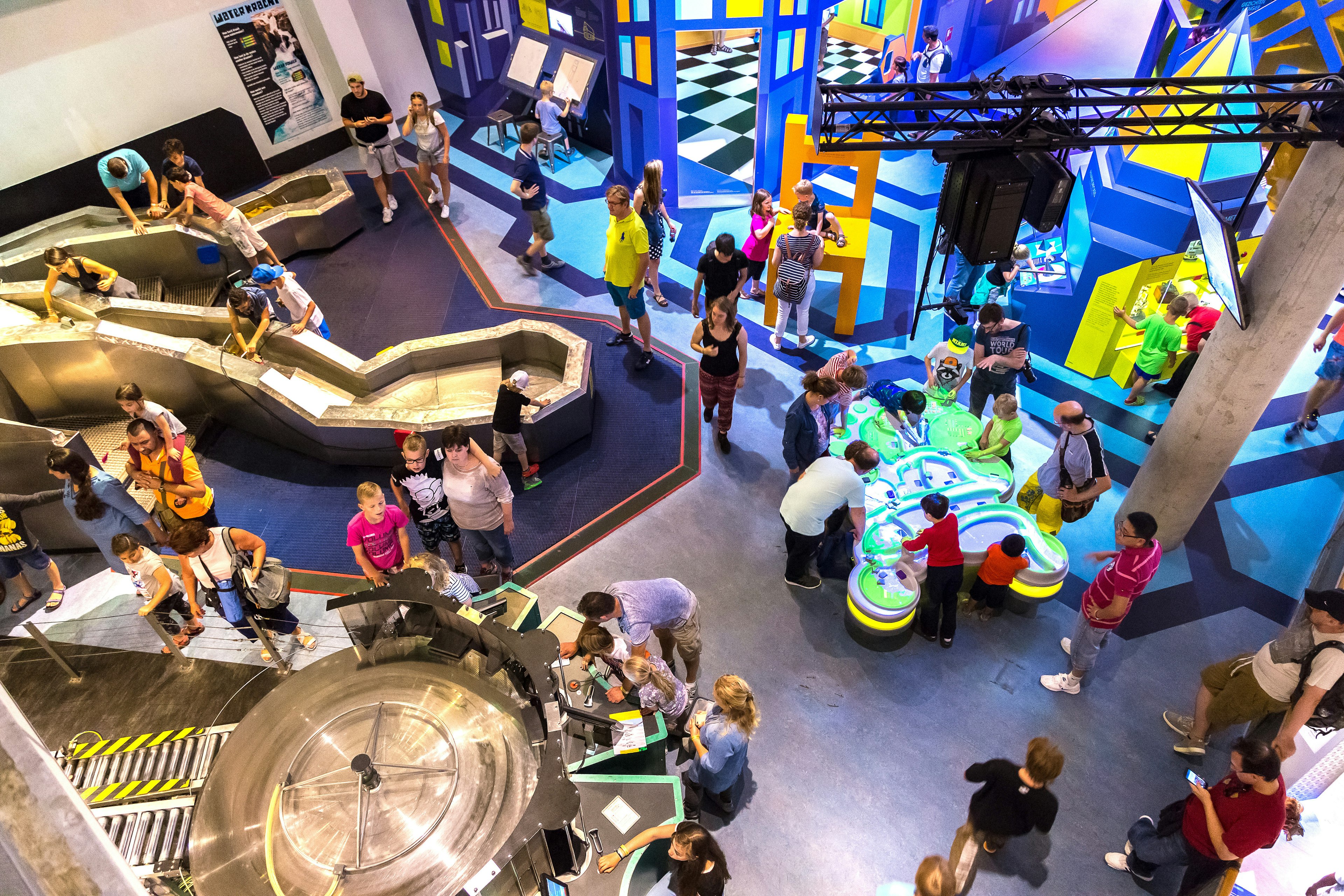 A hands-on gallery where children are playing with water and construction materials at Amsterdam's Nemo Science Museum