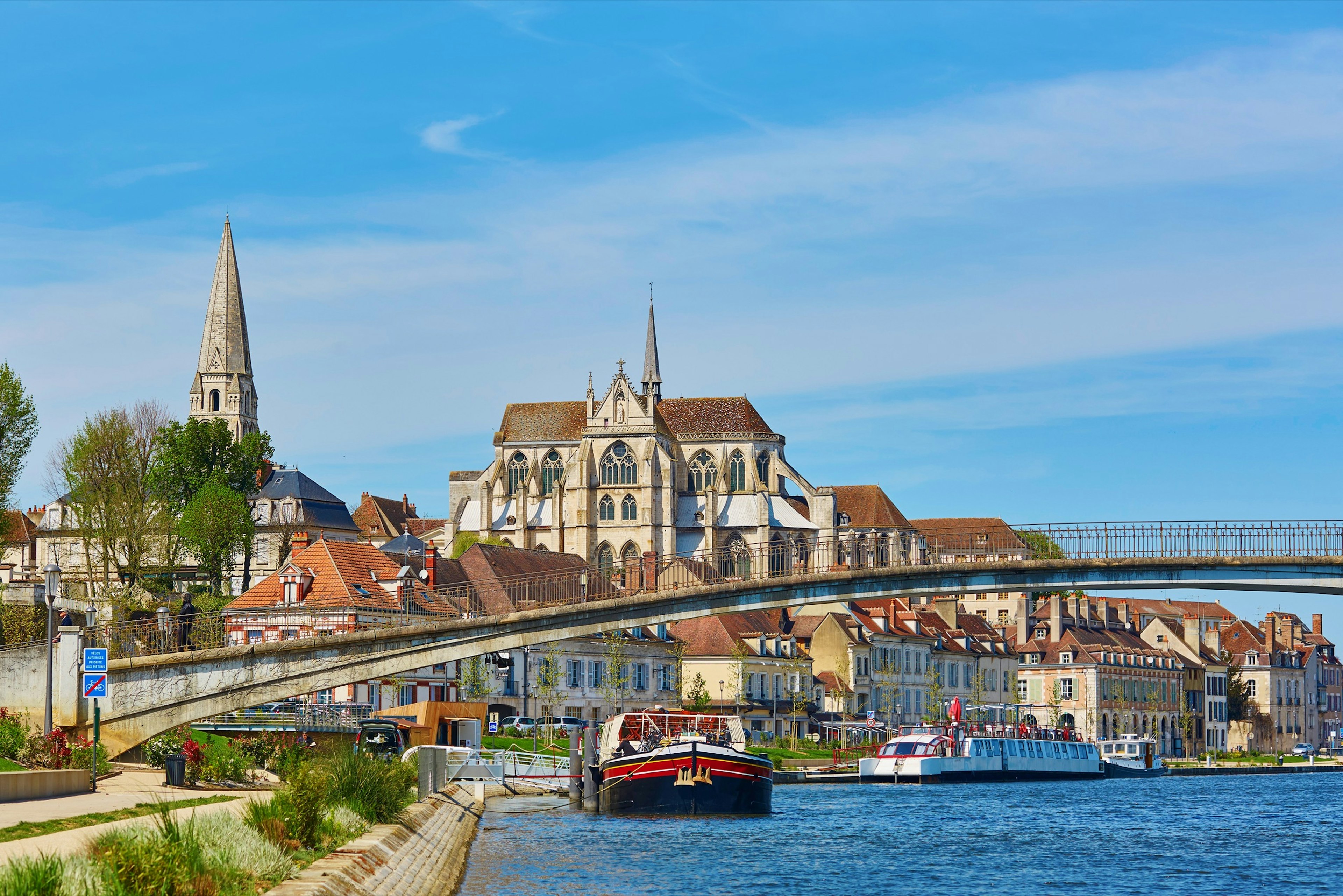 Burgundy_Outdoors_Boating.jpg