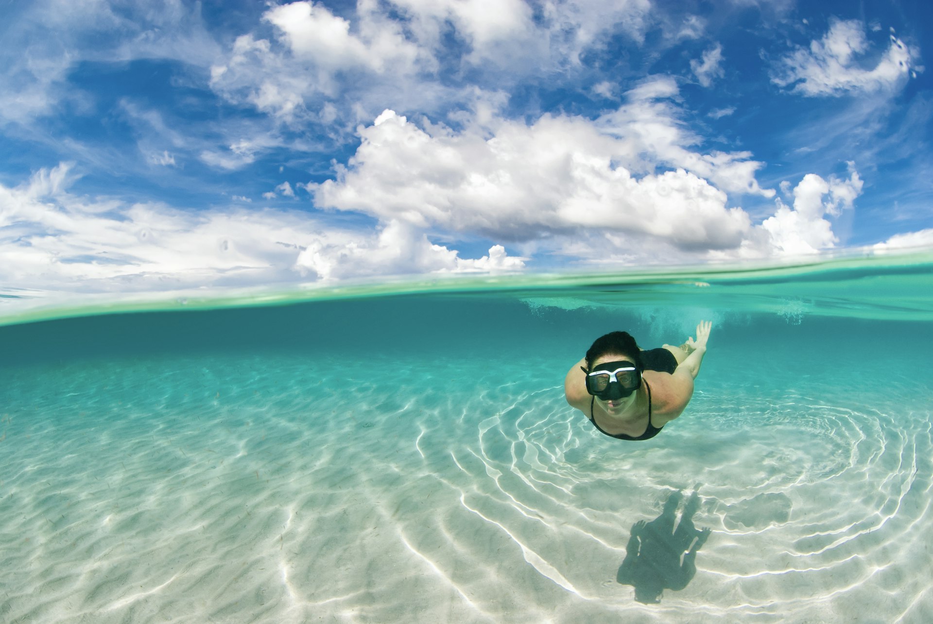 Woman snorkeling in the Caribbean waters of ǲá island