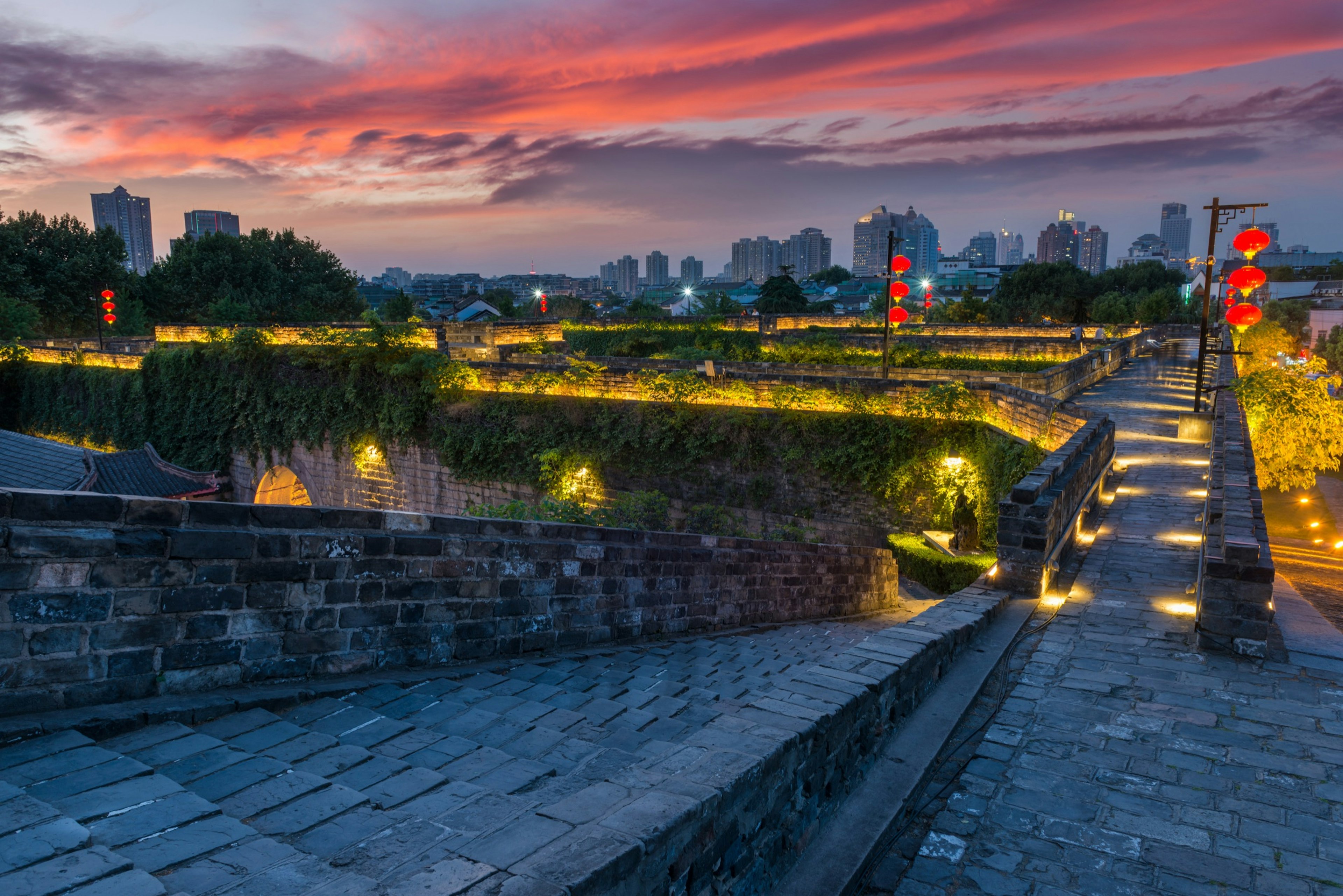 Jiangsu_Wall_Yellow_Lights.jpg