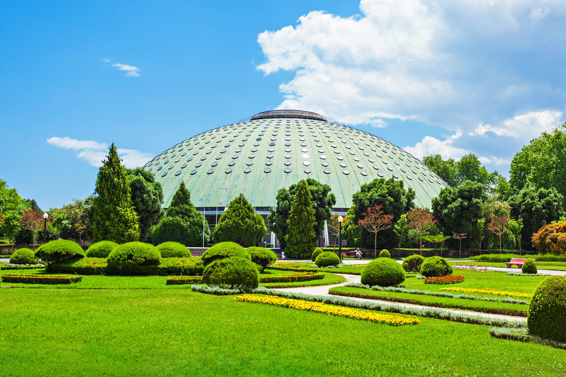 The green Jardins do Palacio de Cristal