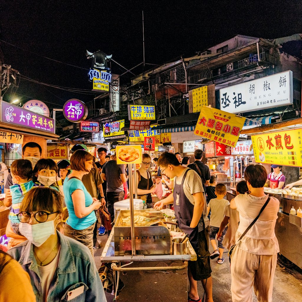 July 11, 2017: A crowd of people peruse food stalls at Shilin night market.