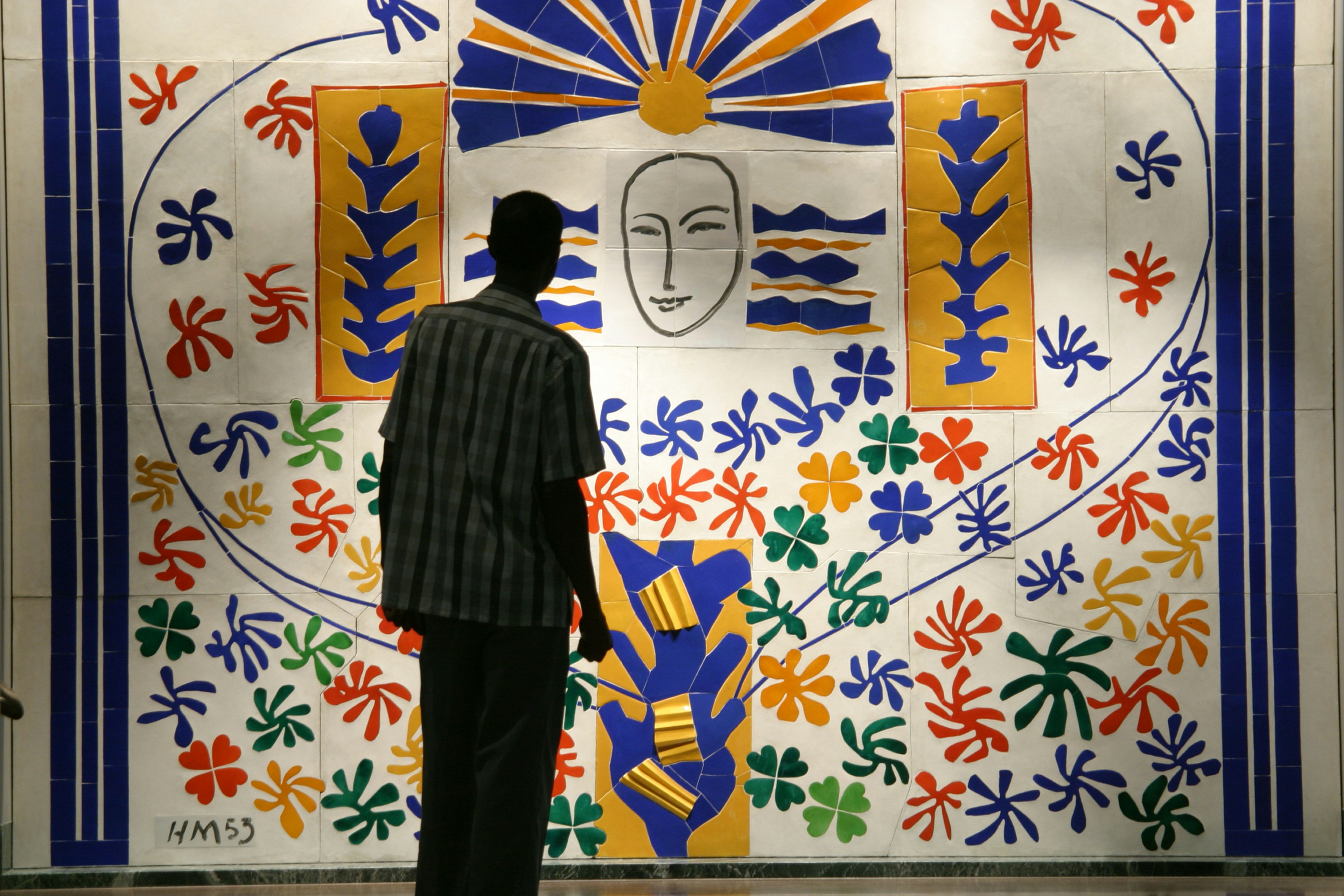 A silhouette of a man looking at a painting in Toledo Museum of Art