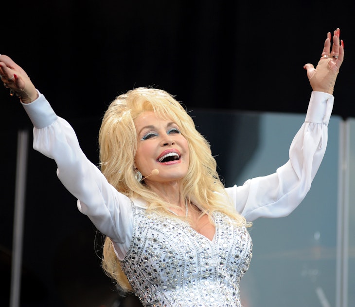 GLASTONBURY, UNITED KINGDOM - JUNE 29: Dolly Parton performs on the Pyramid stage on Day 3 of the Glastonbury Festival at Worthy Farm on June 29, 2014 in Glastonbury, England. (Photo by Tabatha Fireman/Redferns via Getty Images)