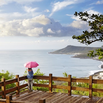 Dragonflies flit by in the popular sunset-viewing spot at Guanshan.