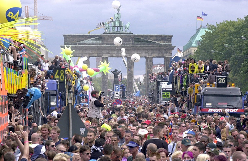 (Original Caption) The Love Parade at the Brandenburg Gate, Berlin. (Photo by Ronald Siemoneit/Sygma/Sygma via Getty Images)