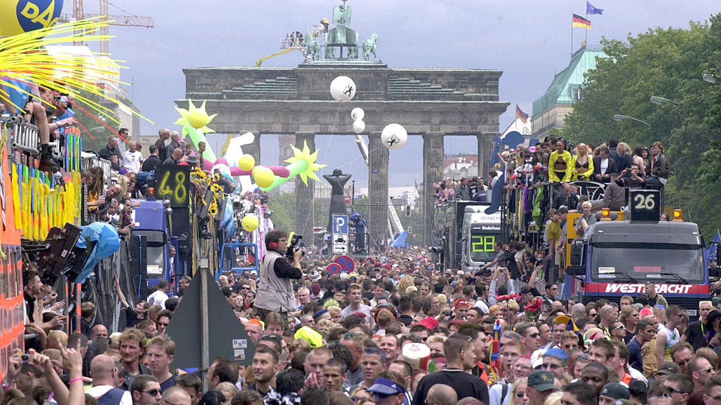 (Original Caption) The Love Parade at the Brandenburg Gate, Berlin. (Photo by Ronald Siemoneit/Sygma/Sygma via Getty Images)