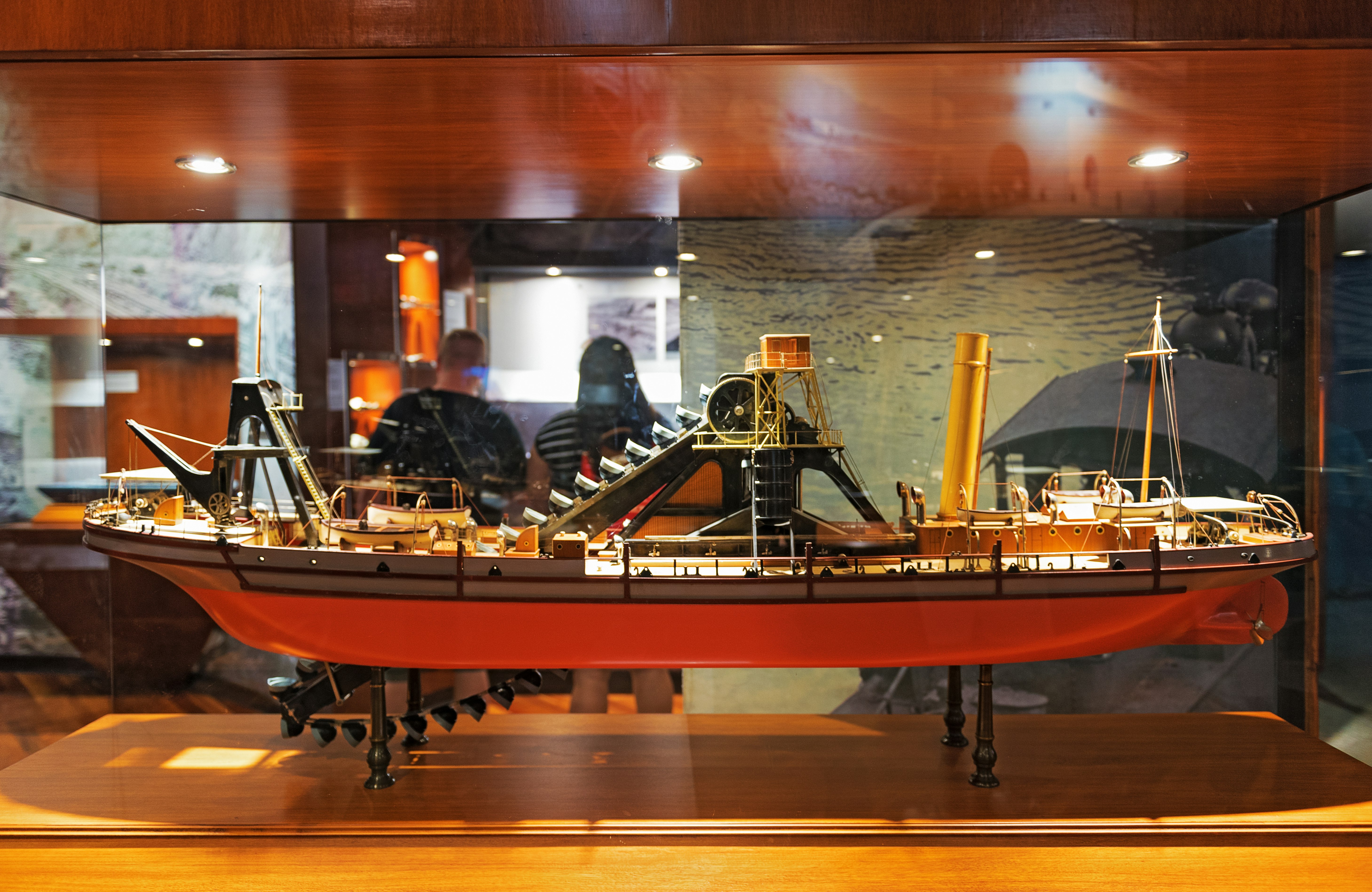 A model of a dredging boat on display in the Museo del Canal Interoceánico de Panamá 