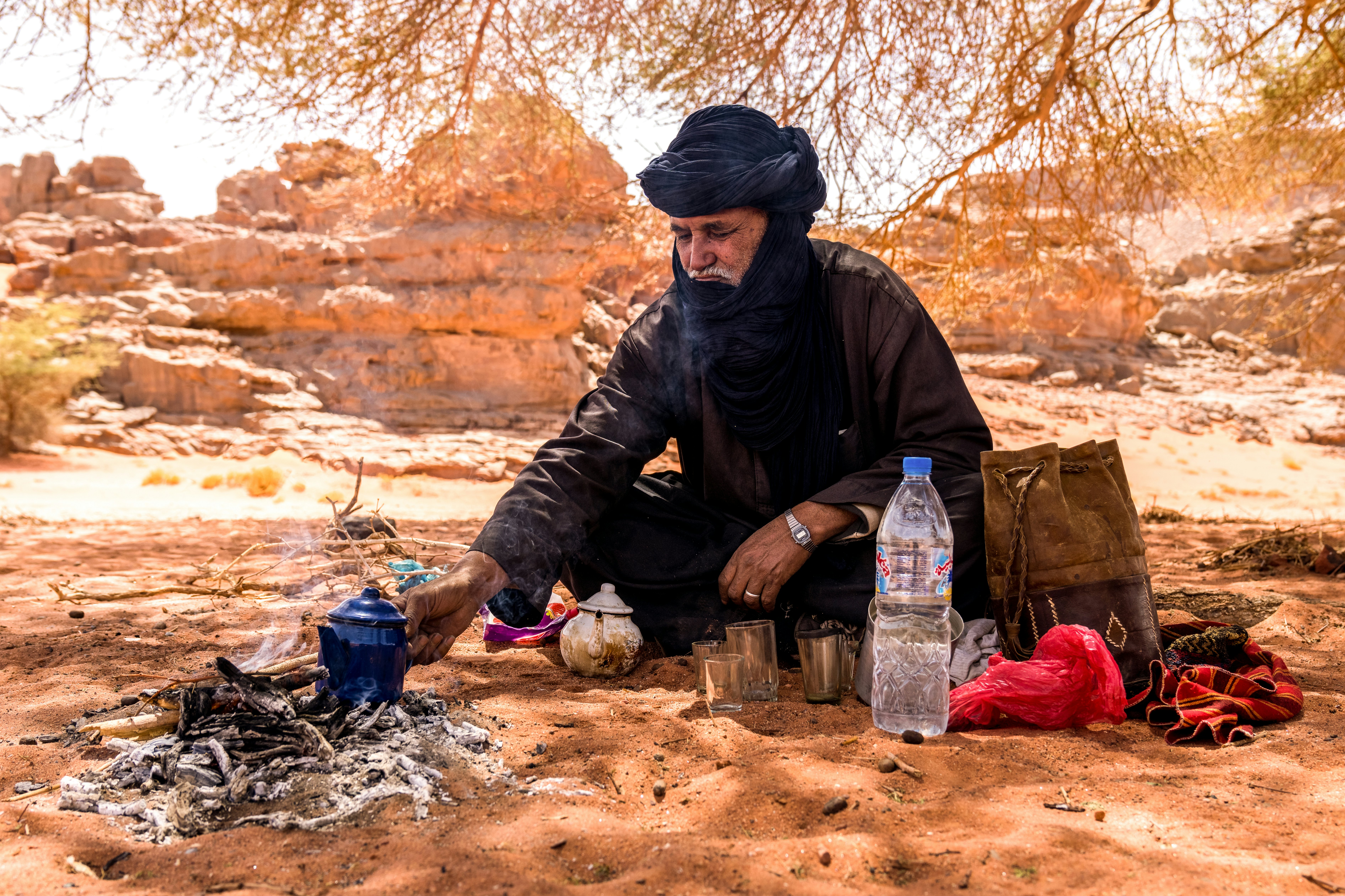 Guide, Lahcen, making tea in Tassili National Park