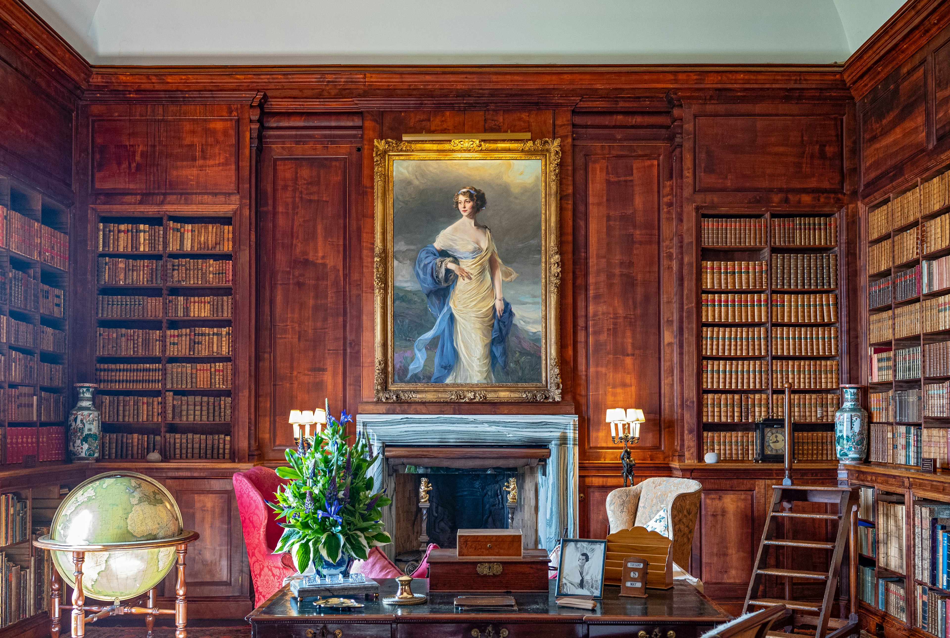 The library of the Dunrobin castle