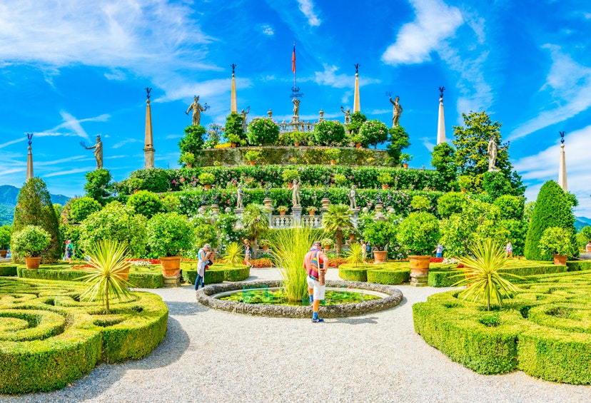 ISOLA BELLA, ITALY: beautiful fountain inside of gardens of the Borromeo Palace on Isola Bella, Italy