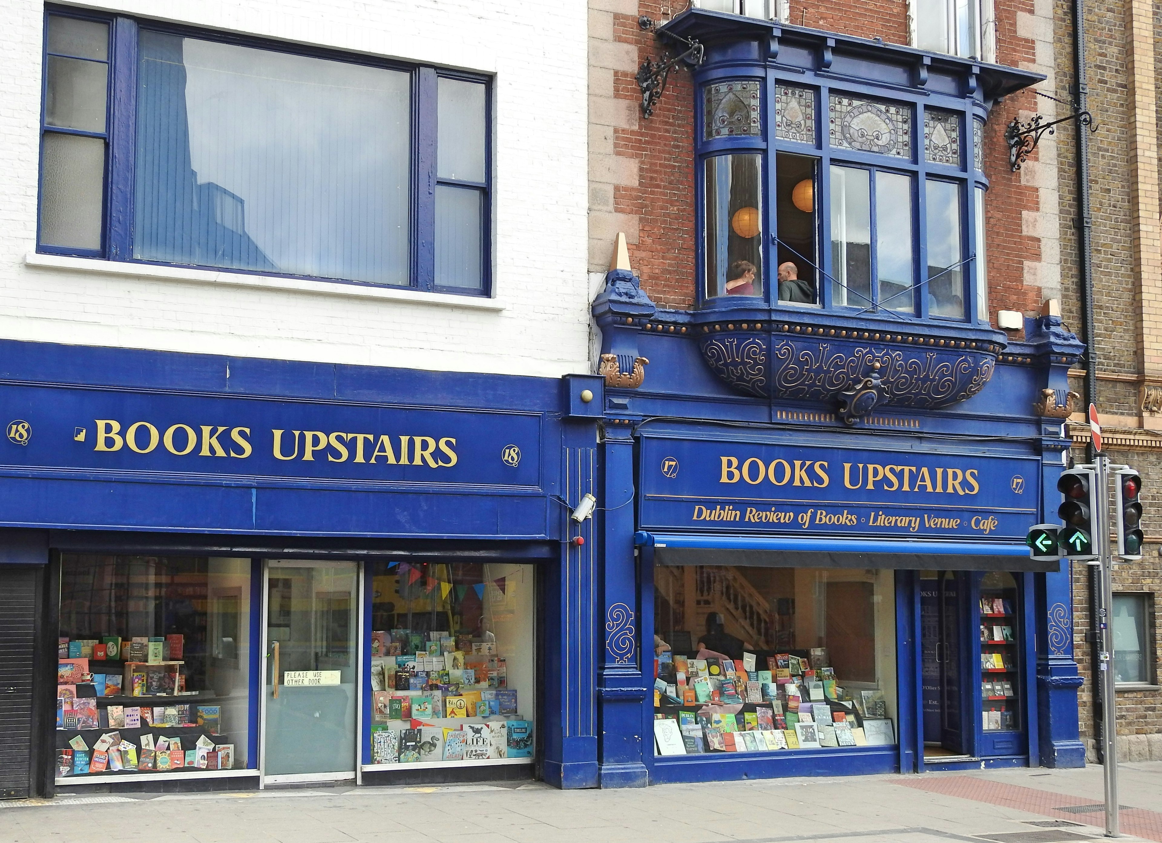 The blue fascade of a bookstore titled