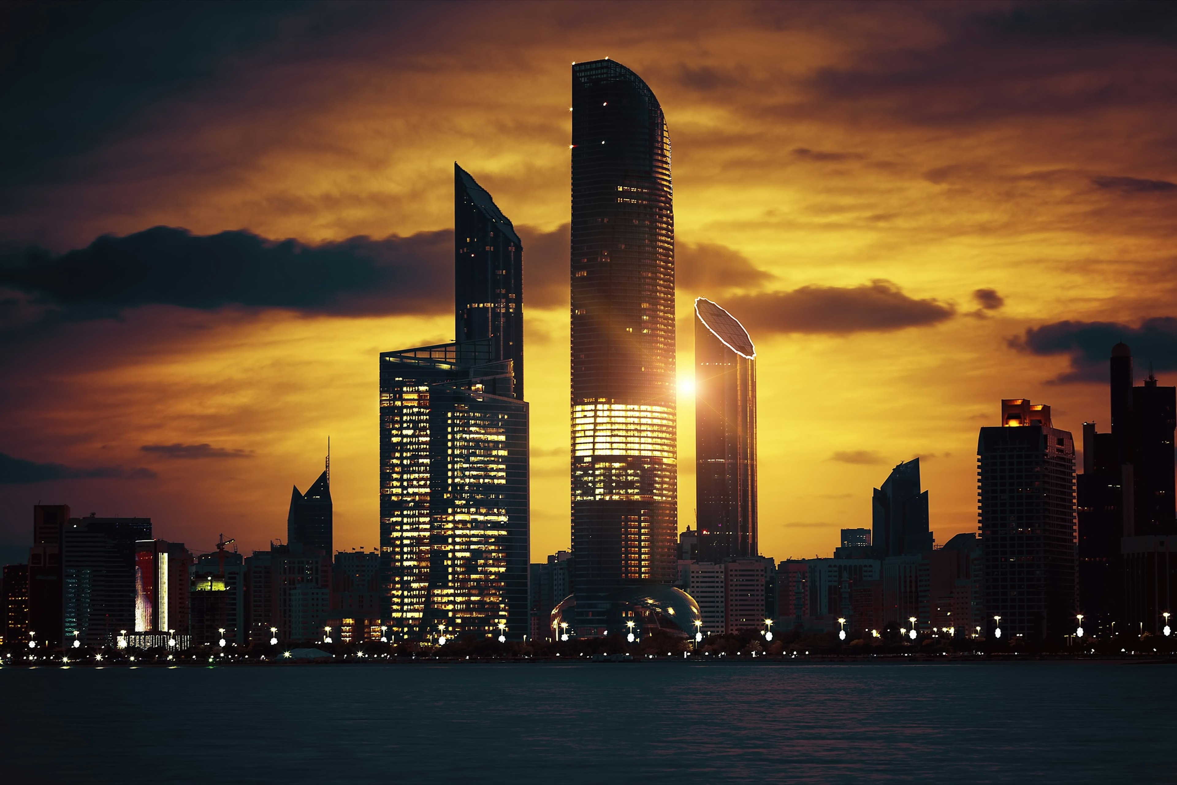 View,Of,Abu,Dhabi,Skyline,At,Sunset,,United,Arab,Emirates,