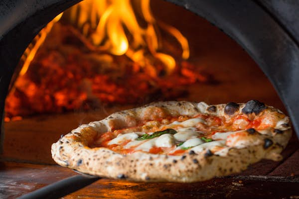 Who makes the best pizza: New York or Chicago? - Lonely Planet