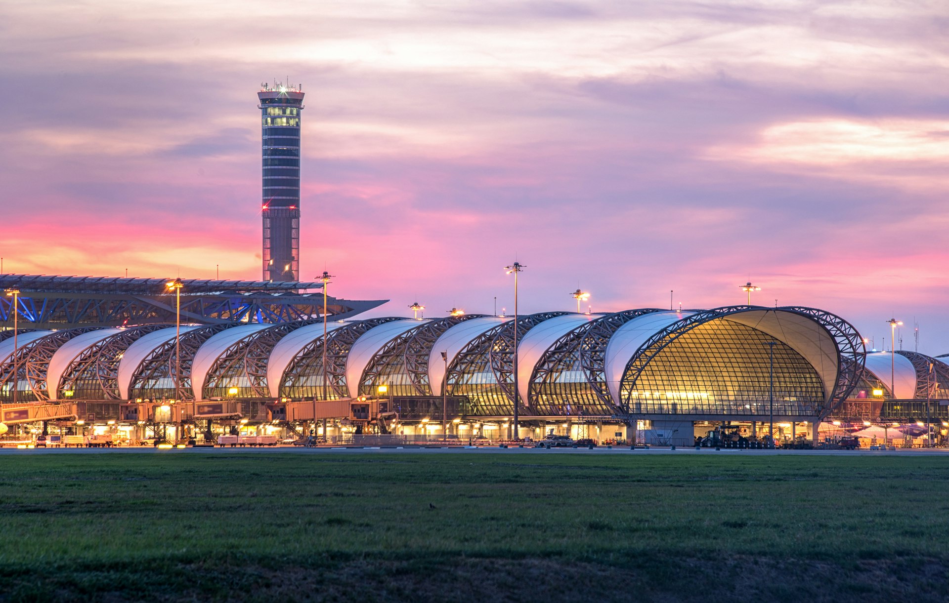 The exterior of Suvarnabhumi Airport during dusk